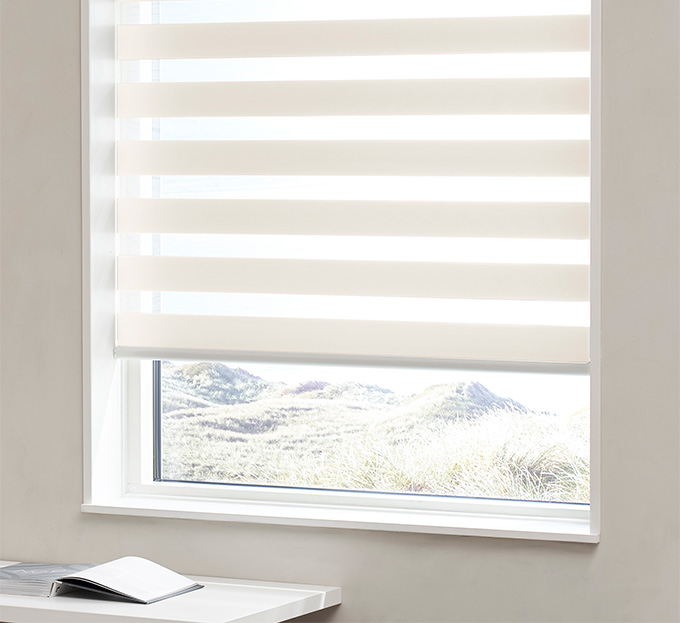 Duo rullegardin Lys sand / sand (Strib Carmel)